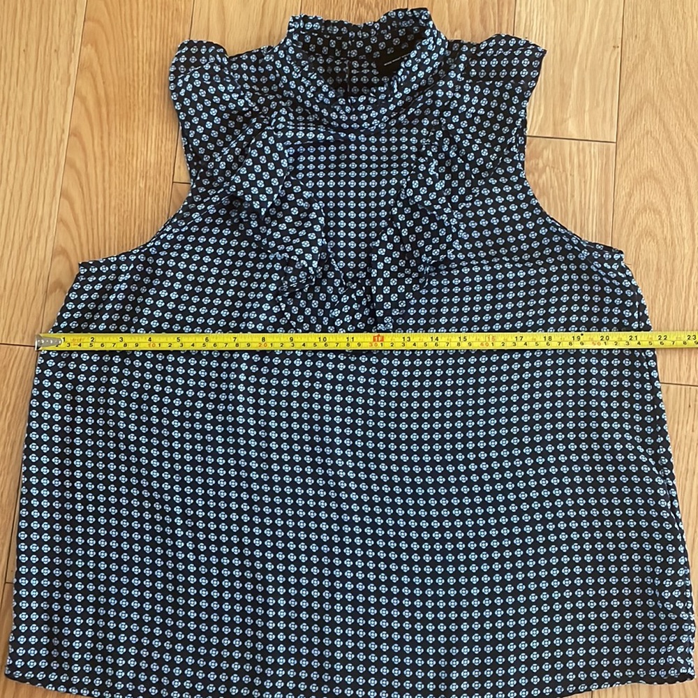 EUC Who What Wear Patterned Ruffle Shell Tank Top - Picture 8 of 10